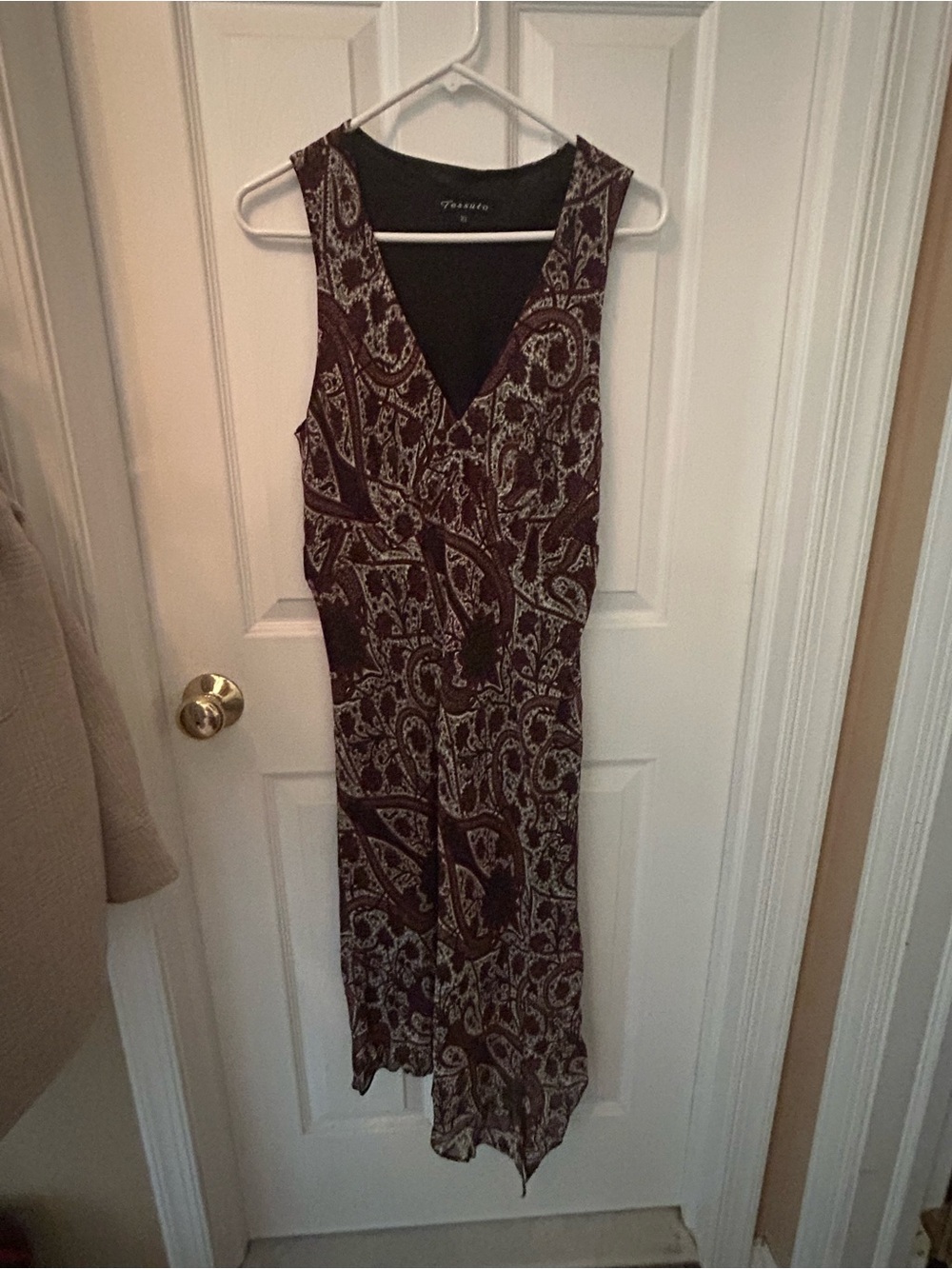 Sleeveless V-Neck Paisley Maxi Dress in Burgundy by Tessuto